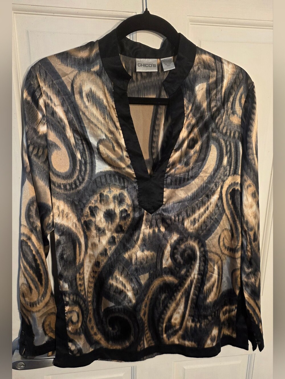 Chico's Paisley Satin V-Neck Blouse in Black & Tan Chicos Size 0 Or Size 4